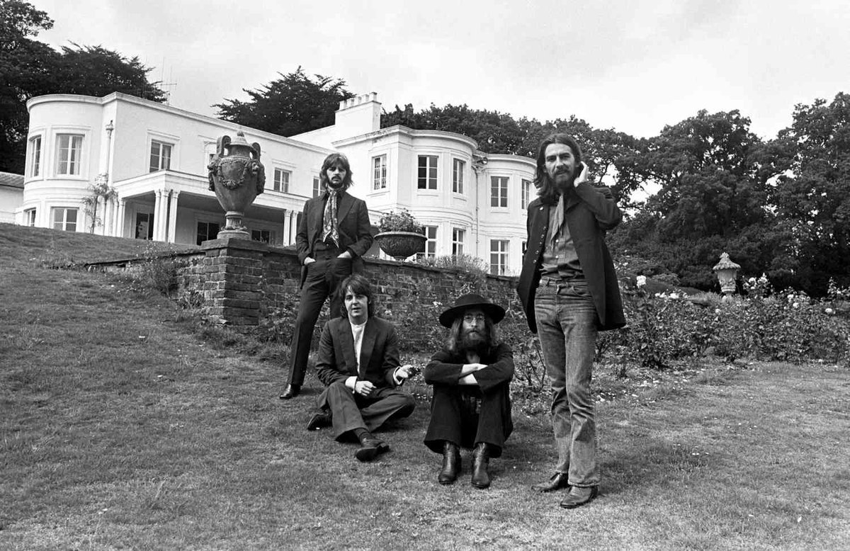 Hoy  se cumplen cincuenta y cinco años desde que los Beatles se separaran.  Lo hicieron en lo más alto, tras grabar "Abbey Road", el mejor disco de la historia. No se puede pedir más. #beatlestwt #Beatles #mccartney #lennon #harrison #ringostarr #music #popular1 #abbeyroad
