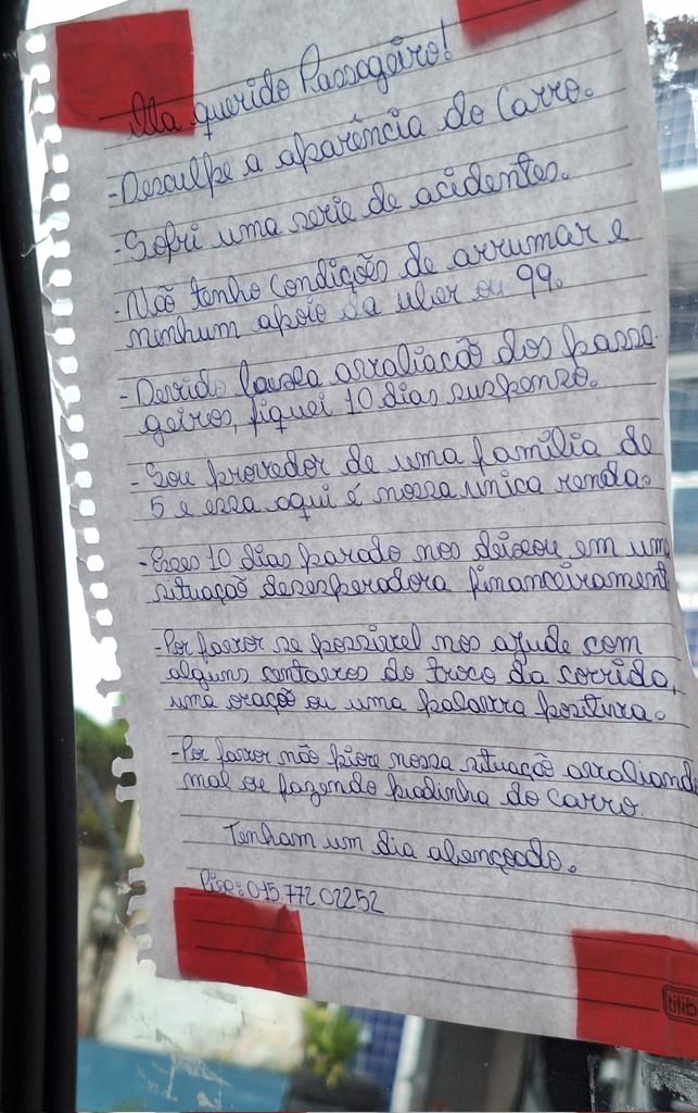 gente peguei um uber pra buscar meu filho na escola e me assustei um pouco c a aparência (marcas de batida na lateral) mas qnd entrei me deparei com esse pedido de ajuda... resolvi compartilhar caso alguem possa ajudar.