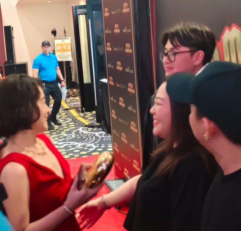 ScarlettOhara04's tweet photo. Barbie Forteza meets the Licauco siblings, Elan and James. 😊 😊 https://t.co/cJKtCFYZI4
