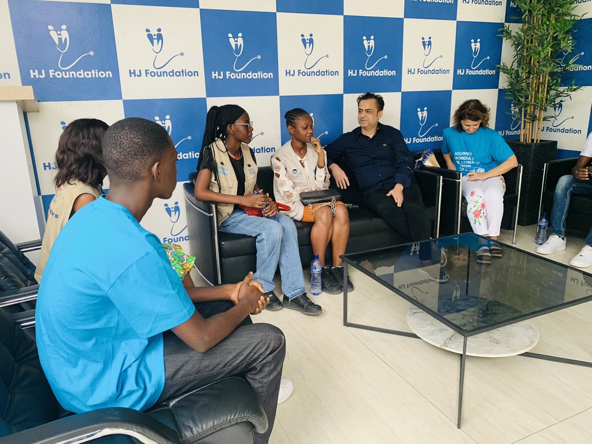 HjFoundations's tweet photo. A l’occasion de la journée mondiale de l’enfance, Monsieur Harish Jagtani avait reçu une délégation des jeunes conduite par Madame Paola de l’UNICEF.

#Harishjagtanifoundation #Unicef https://t.co/8brULenk6h
