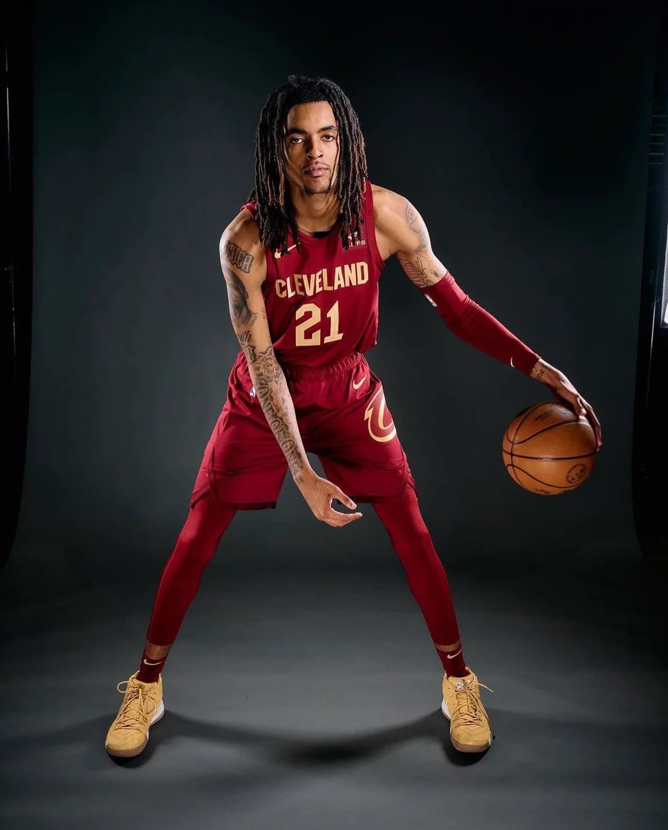 CLECrossover's tweet image. Tonight the world remembers who this kid is and won’t forget who he is again.🔝🔜

#EmoniBates
#Threemoni
#TwentyOneIsTheNewTwentyThree