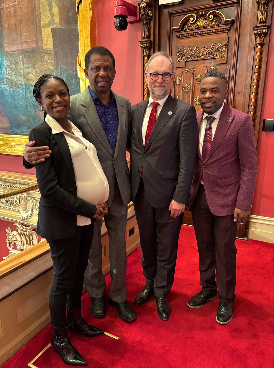 FranzBenjamin (@franz_benjamin) on Twitter photo De la grande visite à <a href="/AssnatQc/">assnatqc</a> ce matin. L’écrivain et académicien Dany Laferrière recevra les grands honneurs de notre assemblée aujourd’hui. En compagnie de mes collègues <a href="/madwanika/">Madwa-Nika Cadet</a> <a href="/AndreAMorinPLQ/">André A. Morin</a> De la grande visite à <a href="/AssnatQc/">assnatqc</a> ce matin. L’écrivain et académicien Dany Laferrière recevra les grands honneurs de notre assemblée aujourd’hui. En compagnie de mes collègues <a href="/madwanika/">Madwa-Nika Cadet</a> <a href="/AndreAMorinPLQ/">André A. Morin</a>