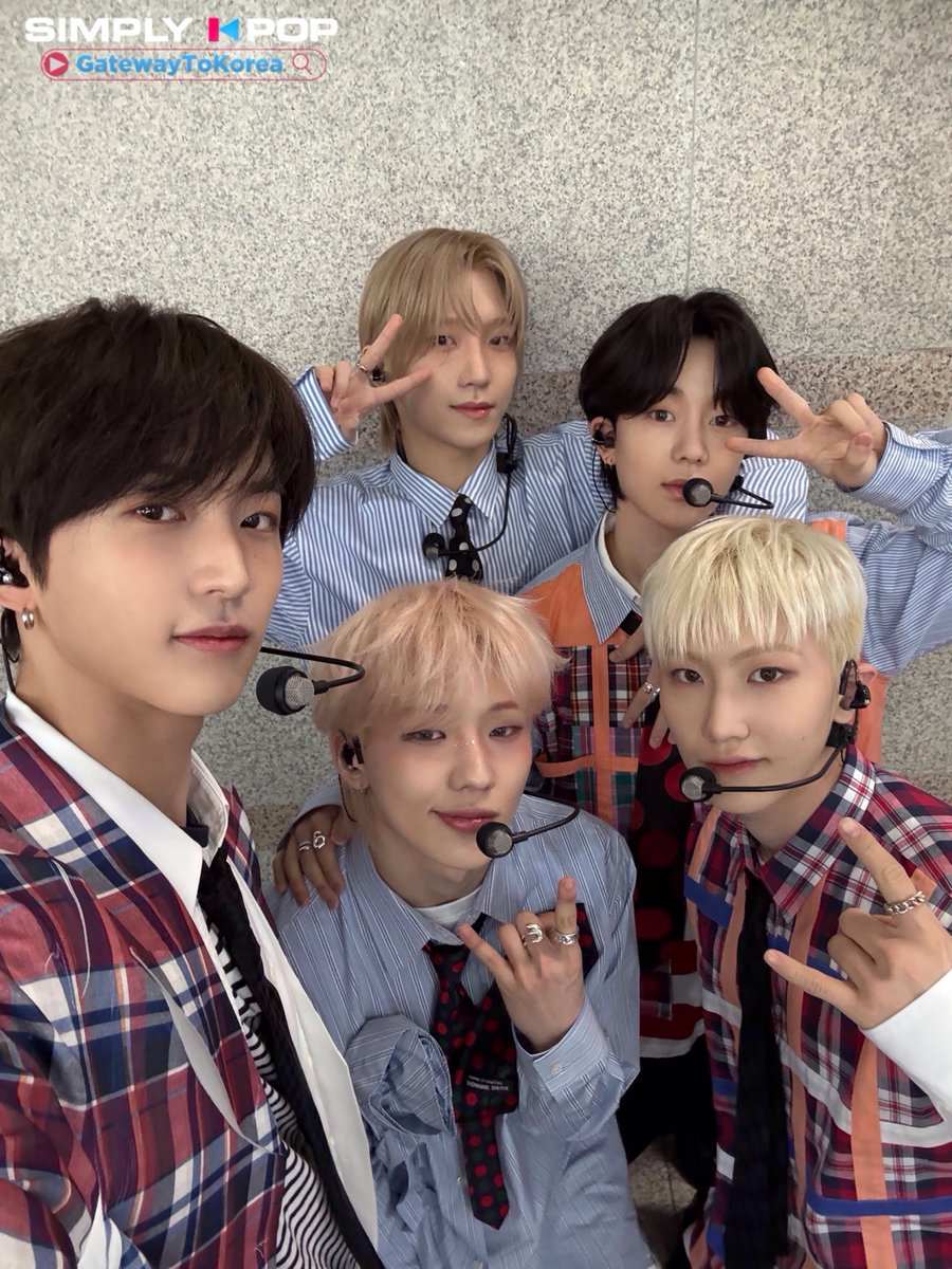 _Simplykpop's tweet photo. #TNX has us screaming #For_Real⁉️ because we still don't get how one group can have this much talent & good looks and make us swoon this much~♥
Don't believe us? Guess you're gonna have to find out on today's #SimplyKPop!
#아_진짜? #심플리케이팝 https://t.co/TkPsXhGP7w