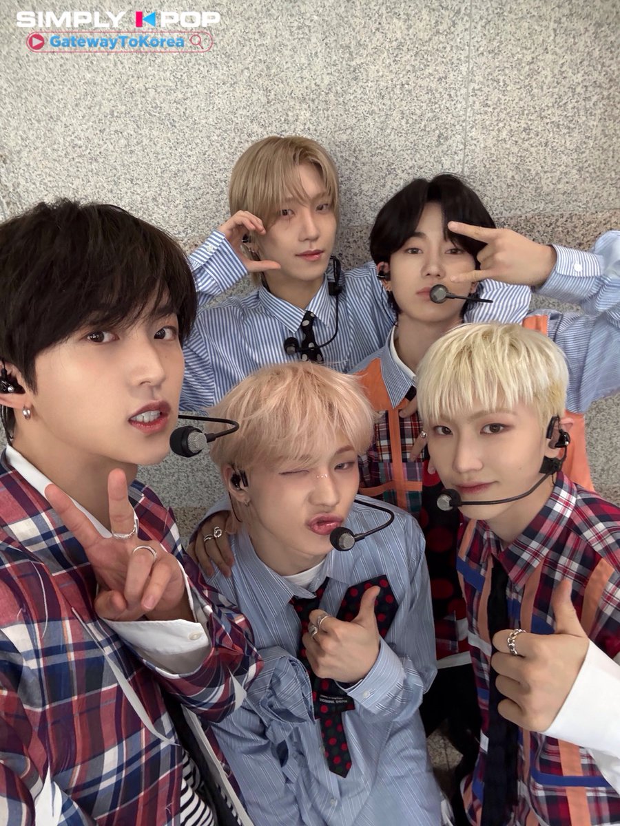 _Simplykpop's tweet photo. #TNX has us screaming #For_Real⁉️ because we still don't get how one group can have this much talent & good looks and make us swoon this much~♥
Don't believe us? Guess you're gonna have to find out on today's #SimplyKPop!
#아_진짜? #심플리케이팝 https://t.co/TkPsXhGP7w