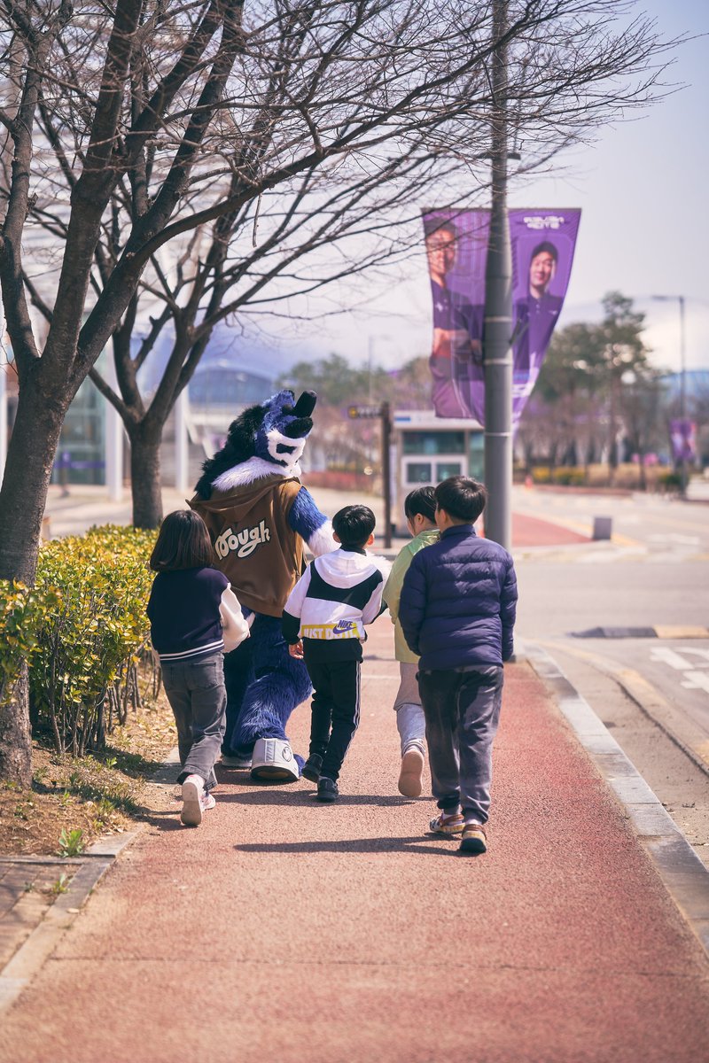 #ShinNyong's daily #mood ☀️
#FursuitFriday #Fursuit