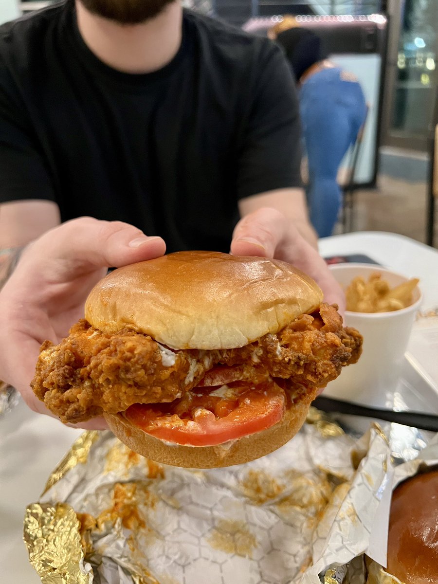 VisitBuffalo_'s tweet photo. Love at first bite 🍔🥤
Augie’s is officially open in the 📍Village of Hamburg! Located at 📍1 Buffalo Street in Staub Square, Augie’s is serving up “fast eats and cool treats” daily from 11 am - 11 pm 🌭
Be sure to stop in and give them a try!
#getaugies #augies #hamburgny https://t.co/D6GCfSPHp1