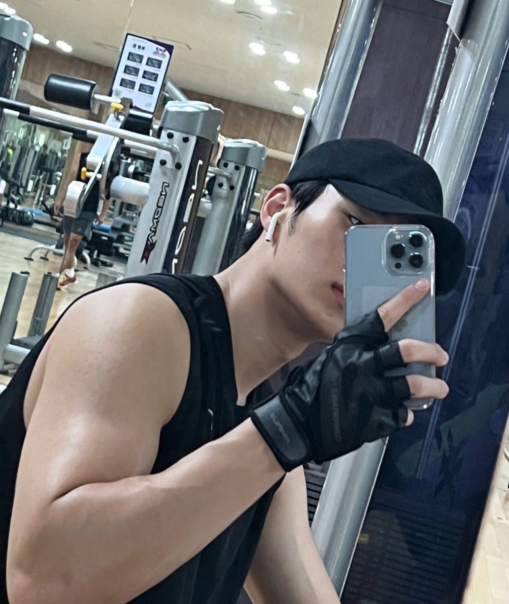 jsbaragi1120's tweet image. 헬스장 준서 좋아😇🖤