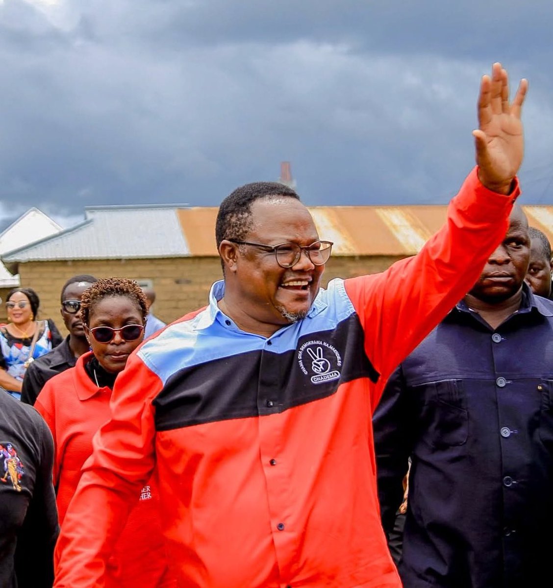 Standing in solidarity with comrade <a href="/TunduALissu/">Tundu Antiphas Lissu</a> following his violent arrest in Tanzania yesterday. We must fight together for good governance, so that we eventually win together as a people! 
#FreeTunduLissu