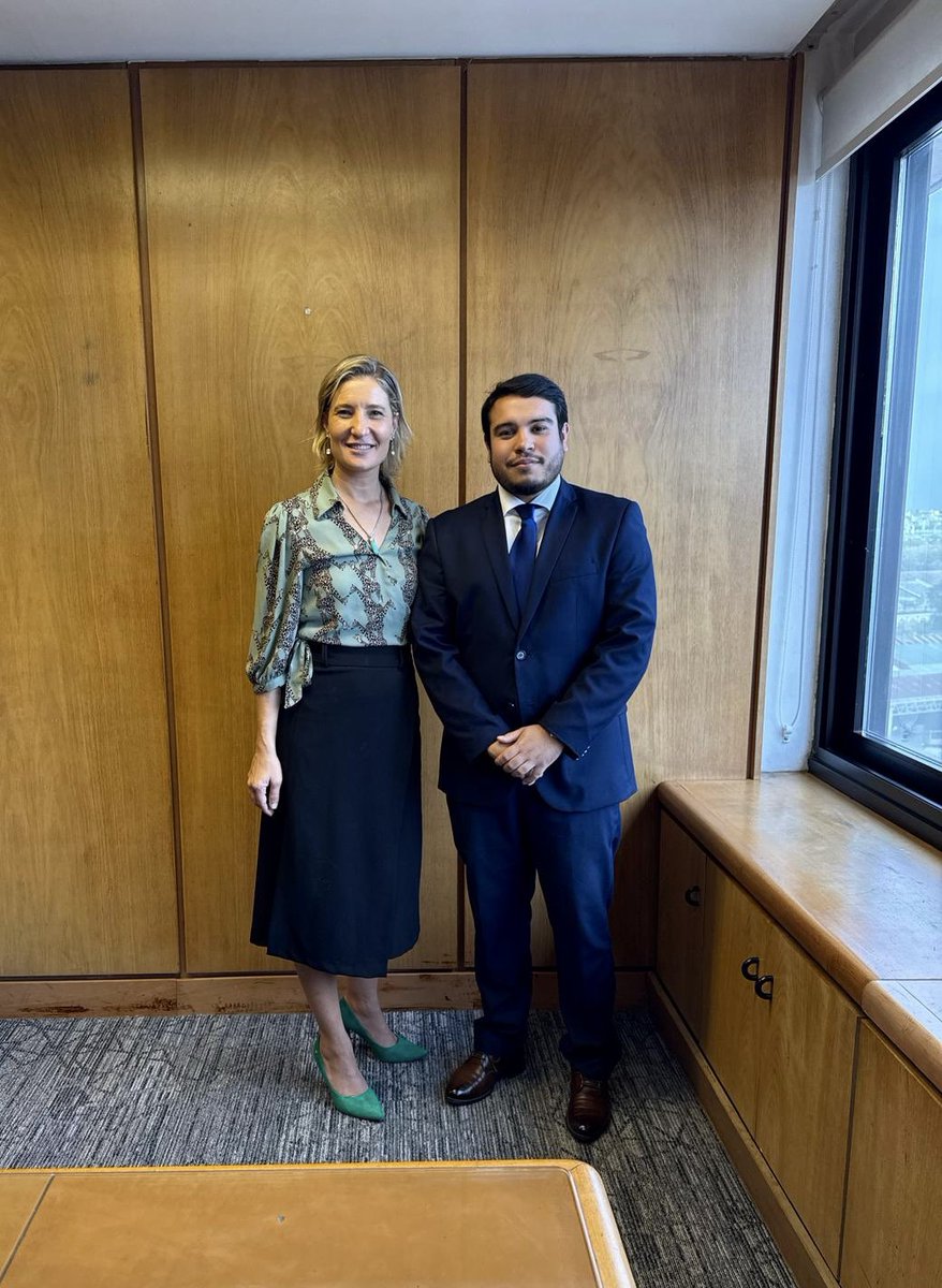 🏛️ Gran reunión con la Diputada Elianne Castro, experta en Ciencias Ambientales, con quien acordamos trabajar conjuntamente por un Uruguay Sostenible ♻️

Desde <a href="/elEncuentroPC/">elEncuentro 🌻</a> colaboraremos de forma honoraria en todos los temas vinculados al medioambiente.

¡Gracias, Nane! 🤝🚩