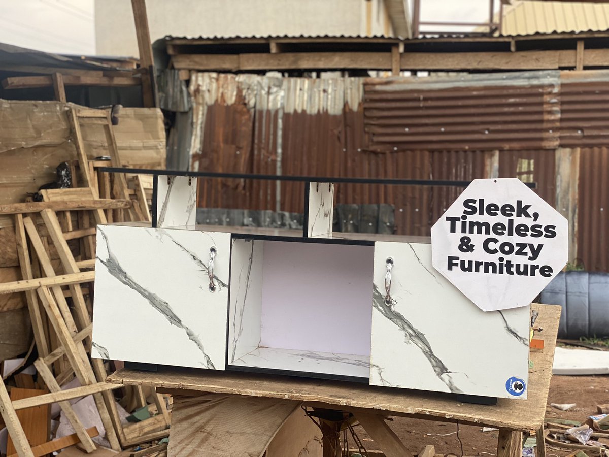 DBilliionaire_'s tweet photo. SLEEK,TIMELESS AND COZY FURNITURE.
Tv shelf done ✅
#ChristAll
#BillionaireCarpenter https://t.co/JMlrVfxHQH