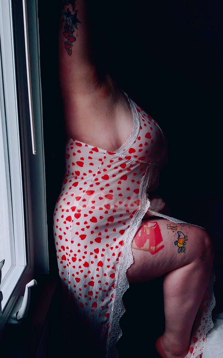 CCChubby837's tweet photo. My 24th birthday is tomorrow! 😘 I wouldn't turn down any tips or gifts! Biggest gifter will get a three minute video of their choice! 🥵 don't miss this special!
#plussize #effyourbeautystandards #bodypositive #bbw #plussizemodel #curvygirl #sexy #lingerie #lingeriesexy https://t.co/A630XAENIL