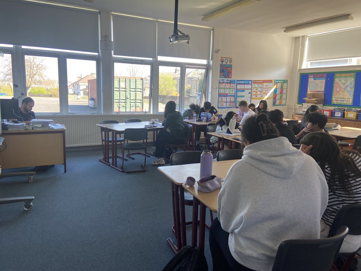 Shout out to everyone who’s made it to a study session this week.. huge well done - make sure you enjoy the sunshine too, you absolute legends! #beallyoucanbeinthesunshine #easterrevisionschool ☀️☀️☀️☀️