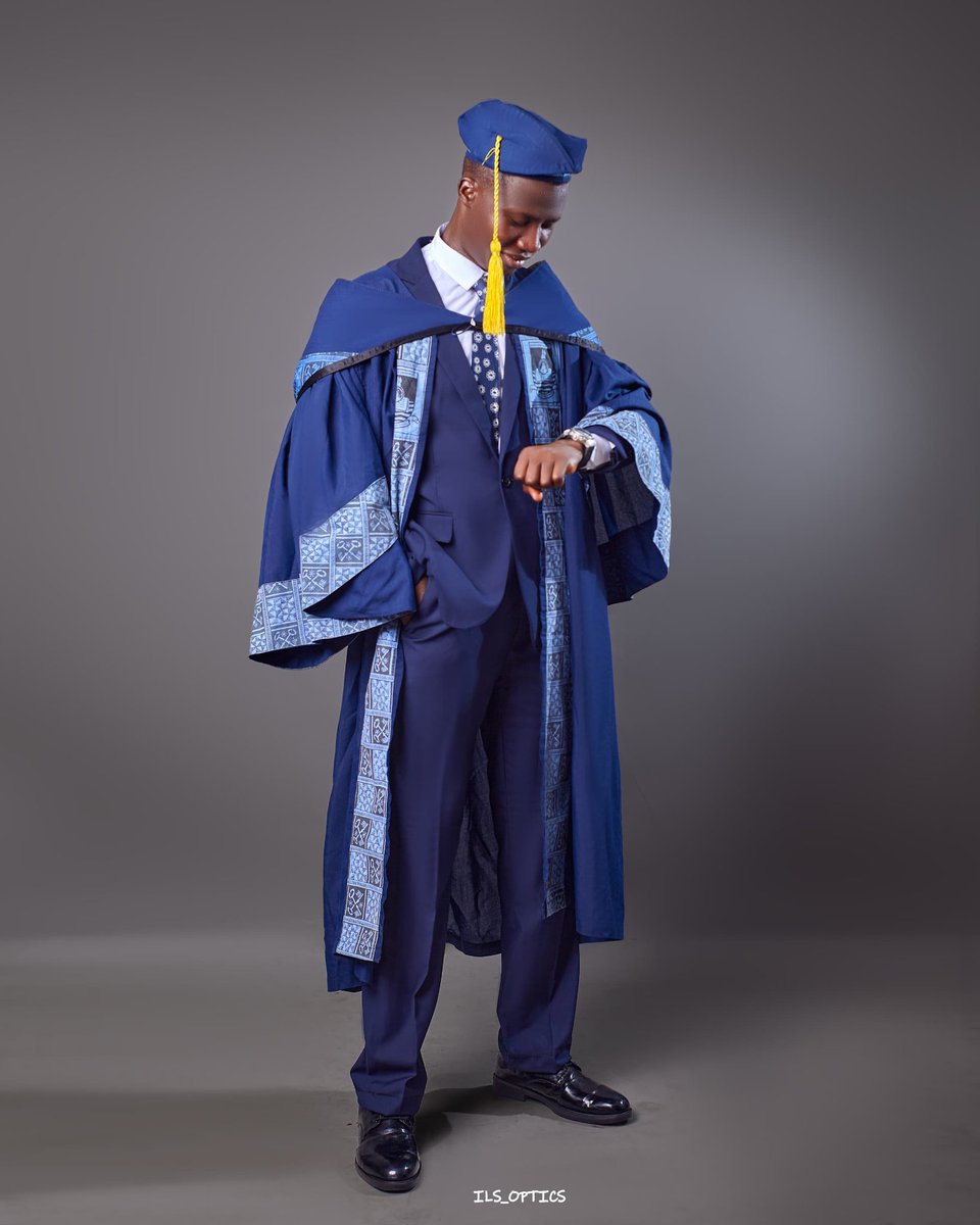 AdeoluTalabi's tweet photo. Faced back-to-back UTME exams, but persisted. Balanced academics with school politics, business &amp; professional courses. Graduated with 2nd Class Upper (4.16/5.00) in Economics! All thanks to God's sufficient grace 
#lasu28thconvocation https://t.co/BgtVAhW25A