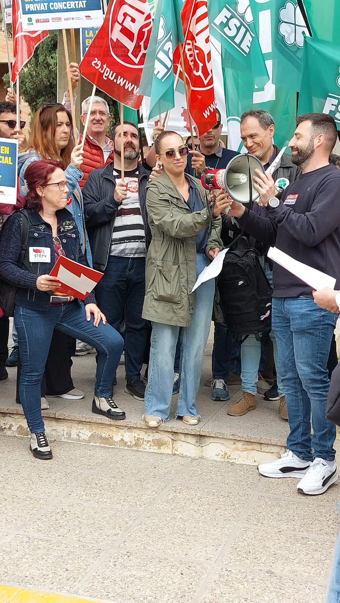 🚩Hoy <a href="/FEUSOCV/">Feuso Comunidad Valenciana</a>  se ha concentrado en Conselleria de Educación en Valencia por la jubilación parcial de los trabajadores/as de Enseñanza privada concertada #NiUnPasoAtras #DaElPaso con <a href="/SindicatoUSOCV/">Sindicato USOCV</a>, otro sindicalismo es posible