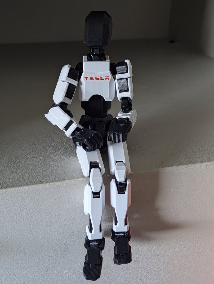 _TheNore_'s tweet photo. I wonder what @elonmusk will think about this Mini @Tesla_Optimus Bot? What do you think @NotATeslaApp? https://t.co/L0941JS85g