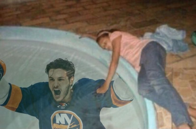 .<a href="/Barzal_97/">Mat Barzal</a> bestie u ok? give us a hint of life idk