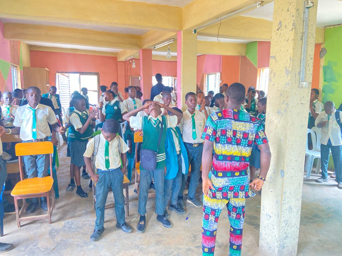 SteveAyodeji2's tweet photo. Just back from an incredible visit to Anchorite College Akure. I engaged with the students in a purposeful conversation about their aspirations, challenges, and understanding of purpose. Their energy was infectious, and I'm so inspired by their desire to learn and grow. https://t.co/t5aelUHleQ