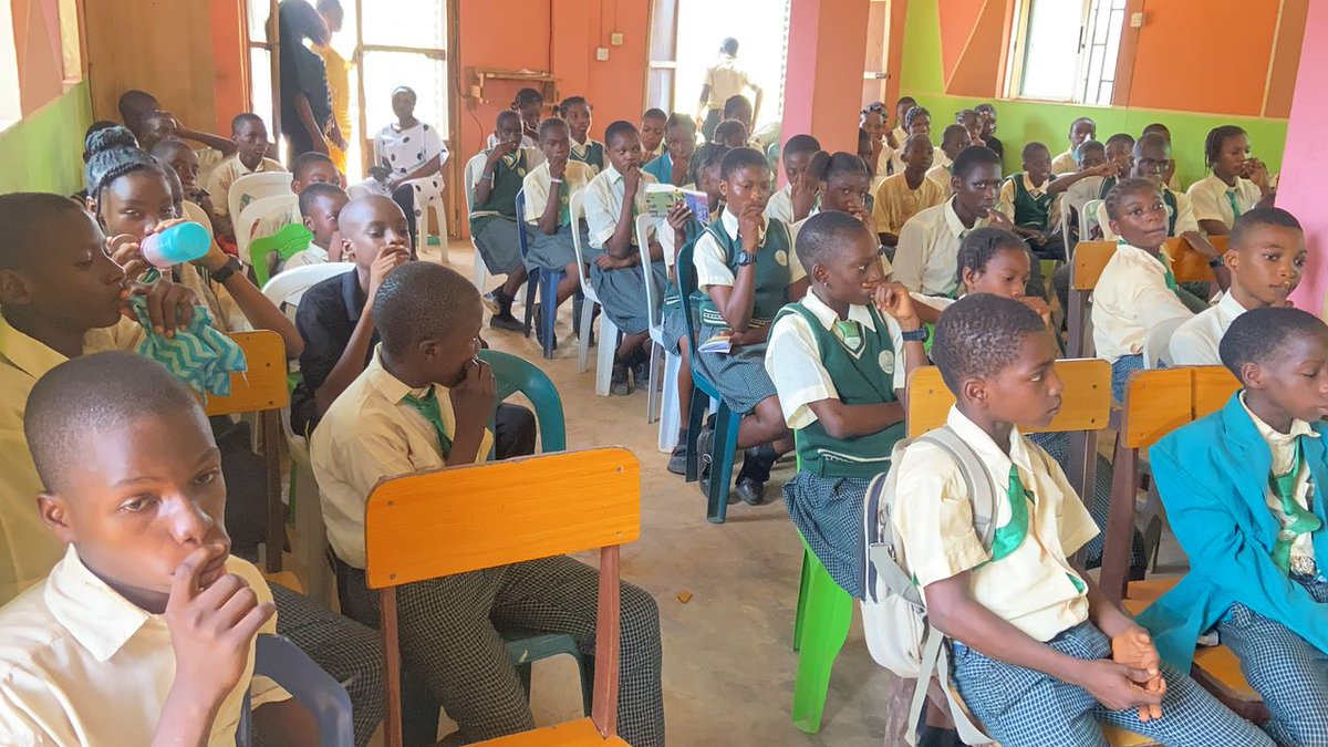 SteveAyodeji2's tweet photo. Just back from an incredible visit to Anchorite College Akure. I engaged with the students in a purposeful conversation about their aspirations, challenges, and understanding of purpose. Their energy was infectious, and I'm so inspired by their desire to learn and grow. https://t.co/t5aelUHleQ