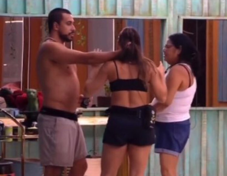 rodxfala's tweet photo. A bebida não é fator de liberação pra um cara fazer o que quiser com uma mulher que pediu MAIS DE UM VEZ para que ele parasse!!! 

Produção, estamos aguardando seu posicionamento diante do caso, assim como houve como Guime e Sapato. 

MAIKE EXPULSO 

#ForaMaike #BBB25 https://t.co/xBqT1FqWC7