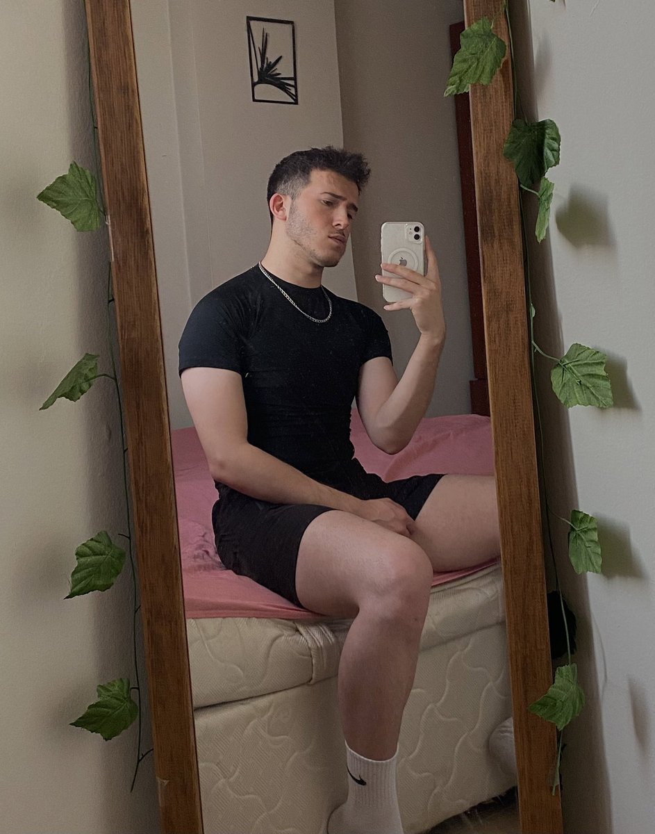 Erkek adam yatağı pembe olur