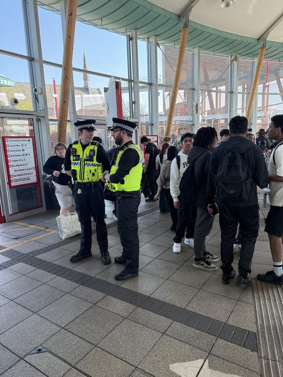 #OpAdvance Stourbridge Neighbourhood Team have been supported by our Colleagues from <a href="/SpecialsWMP/">West Midlands Police Specials</a> who are a key members of the Policing Family supporting colleagues and community at a voluntary basis. Thank you 👏