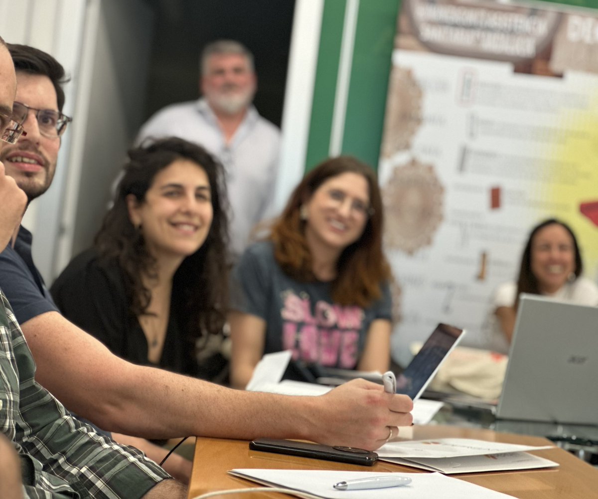 Neumologia H.U. Virgen de la Victoria (@neumologiahuvv) on Twitter photo Los más jóvenes del servicio también asisten para aprender de IA y estadística, ellos son el futuro <a href="/HUVV_SAS/">Hospital Clínico Virgen de la Victoria</a> #residentesneumologia Los más jóvenes del servicio también asisten para aprender de IA y estadística, ellos son el futuro <a href="/HUVV_SAS/">Hospital Clínico Virgen de la Victoria</a> #residentesneumologia