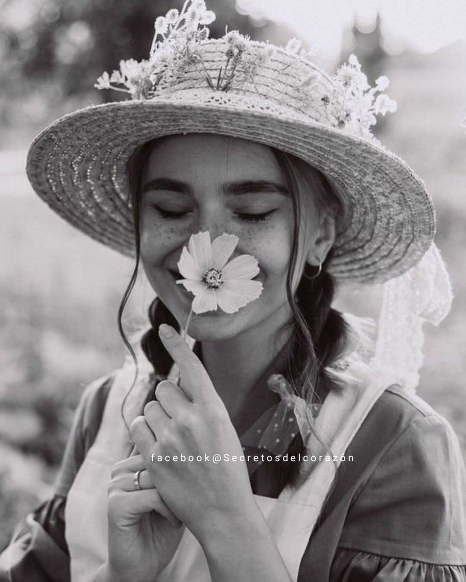 «Vive y disfruta al máximo el momento presente, porque puede que no haya un próximo». 

Algunos están dispuestos a cualquier cosa, menos a vivir aquí y ahora.

Solo por hoy!!!🙏🌸🧘

#BuenosDías 🤗
#FelizJueves