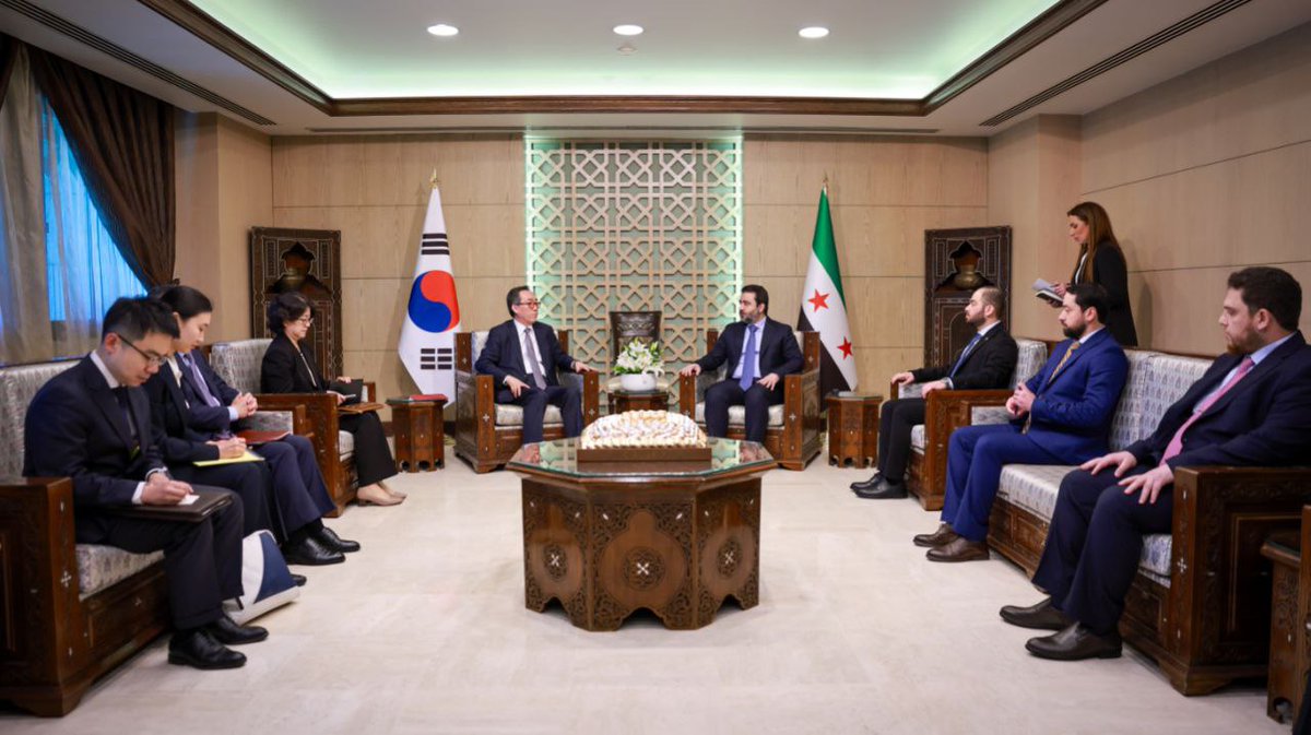 ivarmm's tweet photo. وزير الخارجية أسعد الشيباني يوقع اتفاقية إقامة علاقات دبلوماسية مع كوريا الجنوبية https://t.co/GkR7UZOwqP