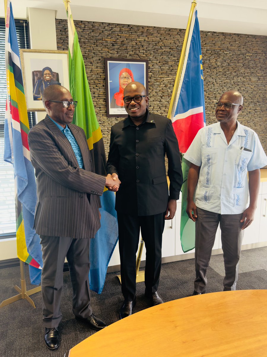 UbaloziNamibia's tweet photo. Leo tarehe 10/04/2025 Mhe. Caesar C. Waitara, Balozi wa Tanzania nchini Namibia ametembelewa na waliokuwa wapigania Uhuru wa Namibia.

Ujumbe huo umeongozwa na Ndugu Eddy Hamada, ambaye ni mpigania Uhuru mstaafu na aliambatana na Bw. John Kayo. 

Lengo la ugeni huo lilikuwa ni kujadili Mchango wa Tanzania uliotoa kwa Serikali ya Namibia wakati wa harakati za kupigania uhuru. 

Ifahamike kuwa, Tanzania ilitoa mafunzo ya kijeshi kwa jeshi la Namibia pamoja na mafunzo mengineyo kama vile utabibu, ualimu na Lugha ya Kiswahili.