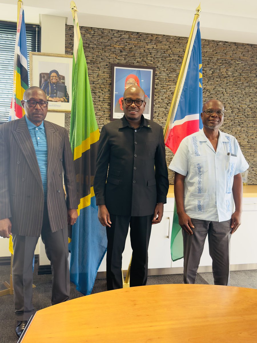 UbaloziNamibia's tweet photo. Leo tarehe 10/04/2025 Mhe. Caesar C. Waitara, Balozi wa Tanzania nchini Namibia ametembelewa na waliokuwa wapigania Uhuru wa Namibia.

Ujumbe huo umeongozwa na Ndugu Eddy Hamada, ambaye ni mpigania Uhuru mstaafu na aliambatana na Bw. John Kayo. 

Lengo la ugeni huo lilikuwa ni kujadili Mchango wa Tanzania uliotoa kwa Serikali ya Namibia wakati wa harakati za kupigania uhuru. 

Ifahamike kuwa, Tanzania ilitoa mafunzo ya kijeshi kwa jeshi la Namibia pamoja na mafunzo mengineyo kama vile utabibu, ualimu na Lugha ya Kiswahili.