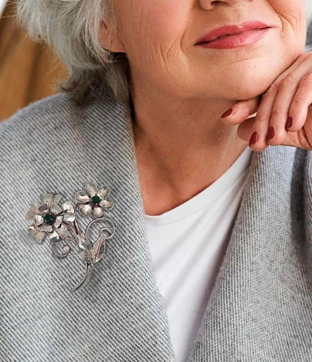 renaissancefai's tweet photo. Double Flower Sterling Silver Brooch, Green Rhinestones, Floral Tied Bouquet, Collectible 1940s Vintage
https://t.co/TTQicKklcY
#brooch #pin #vintage #sterlingsilver #925 #floral #doubleflower #flowers #rhinestones #bouquet #tied #MothersDay #unsigned #designer #collectible https://t.co/V31maA9TLP