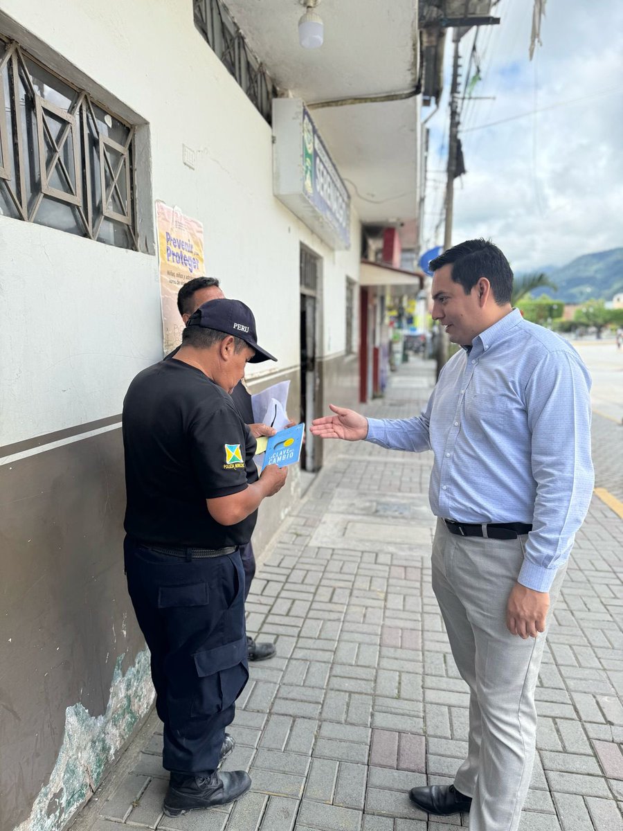 ”¡Seguimos repartiendo esperanza! 📚✨ El equipo de la Misión Nor Oriental del Perú visitaron la Municipalidad de Nueva Cajamarca para entregar La Clave del Cambio al alcalde William Sánchez y a toda su delegación. ¡Cada libro, una semilla de transformación! 🌱”
#ImpactoEsperanza