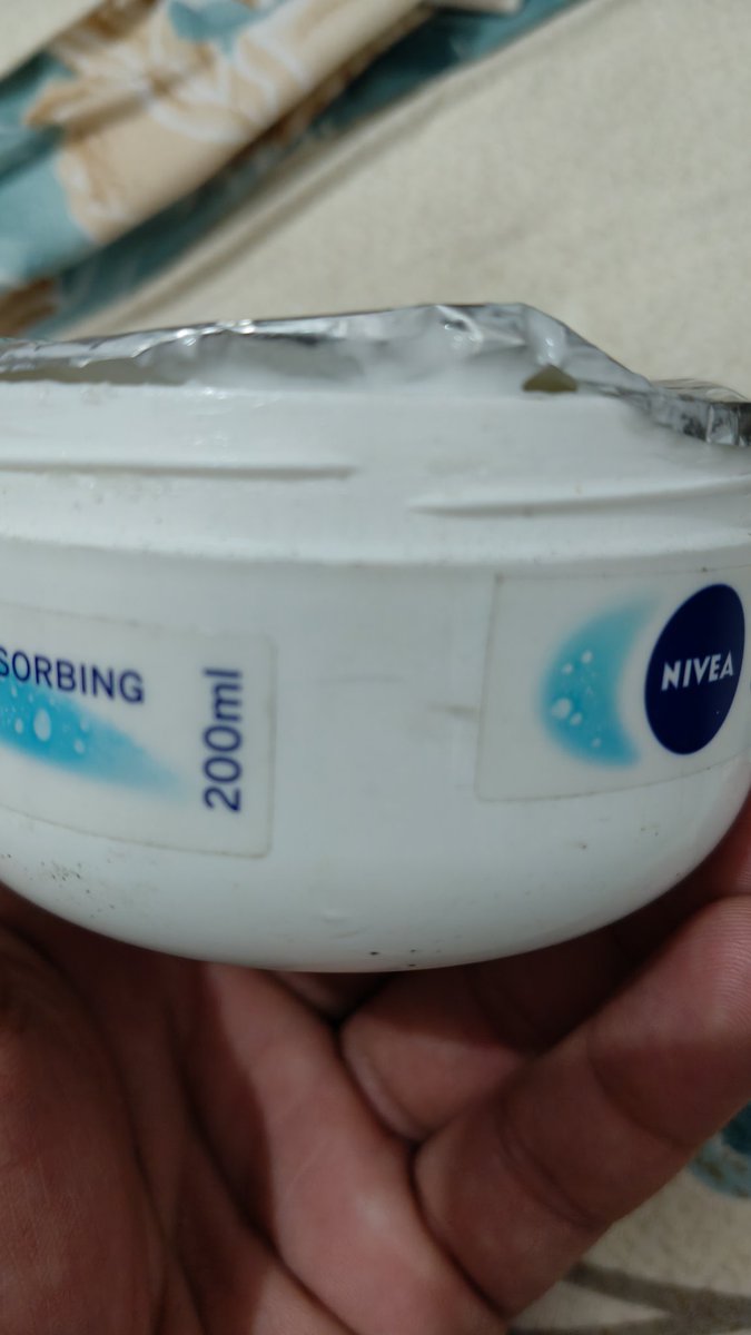 Upinderpreet91's tweet photo. @JioMart_Support 
I had ordered Nivea cream and my order number was 17442868250316212M. The product looked old and its seal was also broken. I am unable to return it because the return option is not available. https://t.co/2hwHvBNzYM