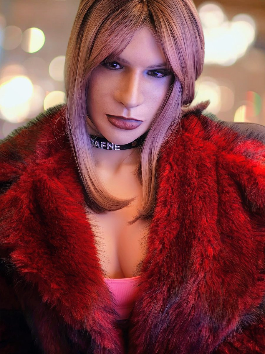 Dafne62156615's tweet photo. Fur & Fun ⚡🦋 a new set of pics is available on my Patreon - link in bio
#femalemask #femalemasking #redfur #furcoat #crossdressing https://t.co/UgBwDhAIzO