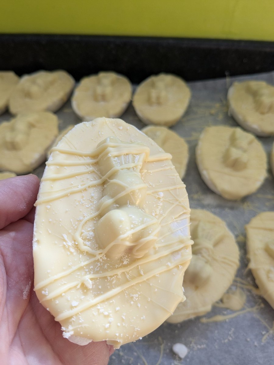 Website will close Sunday evening so I can get the last orders posted early next week. 
These White Chocolate Marshmallow Eggs, plus Vanilla Bean Mini Egg Marshmallows are on there, some things have sold out.

#sbs #firsttmaster #eastergift #easter

mallowgroove.co.uk