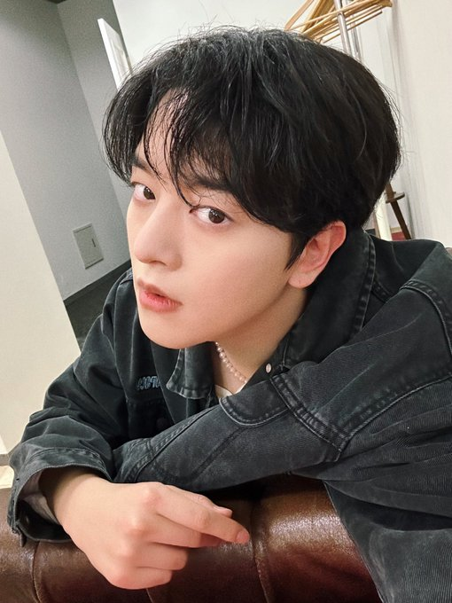 RAVN_BR's tweet photo. 10.04.2025 || 🌹🔥 withROSES!

"ROSES! Não consigo acreditar que falta apenas um dia... estou tão triste... :(  
Graças a vocês tive momentos muito felizes e recebi muita energia durante o evento :) 
Por favor cuidem de mim até o final do evento de amanhã 🌹8🔥"

#RAVN #レイブン https://t.co/0DlJH7z23Y