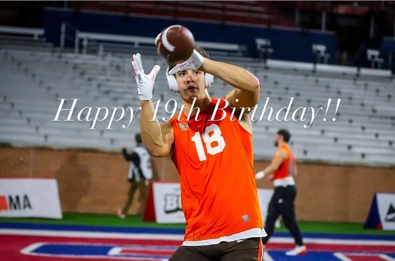 sharp_tricia's tweet photo. Happy 19th Birthday! @WinnSharp https://t.co/vijvN3sKob