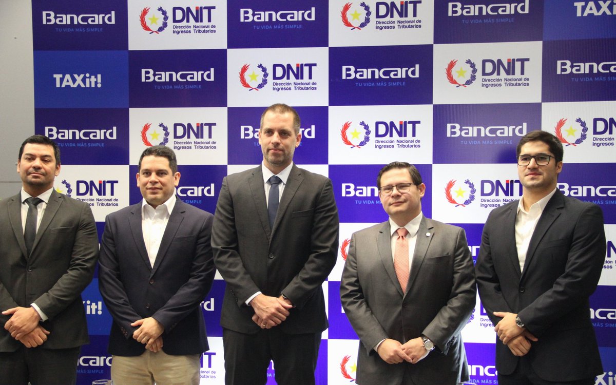 DNITpy's tweet photo. El director nacional @OscarOrue, participó hoy del lanzamiento de la Factura Electrónica a través del Pos de Bancard, una herramienta pensada para emprendedores y MIPYMES que simplifica, digitaliza y promueve la formalización del comercio en Paraguay. https://t.co/WeNH10xdE0