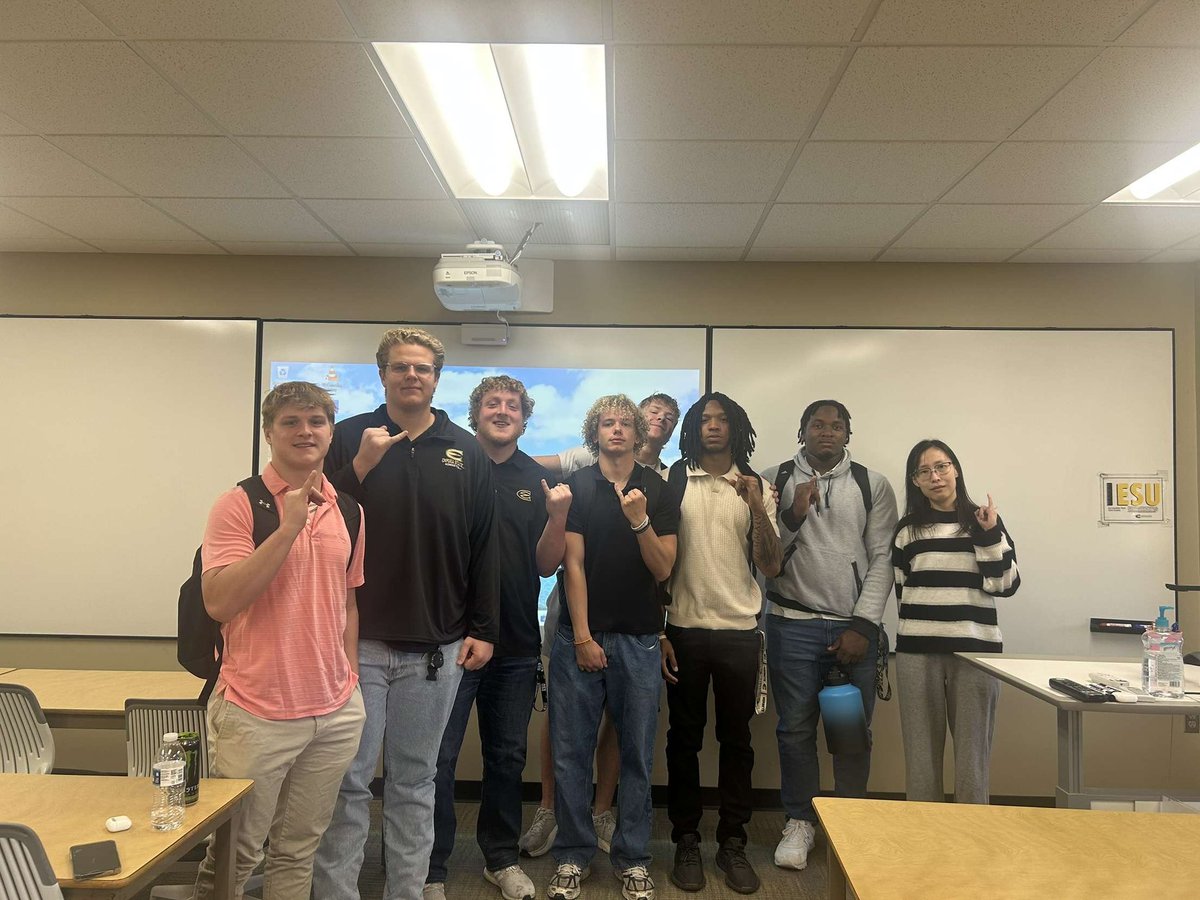 #DressforSuccess <a href="/esuhornetsfb/">ESU Hornet Football</a>