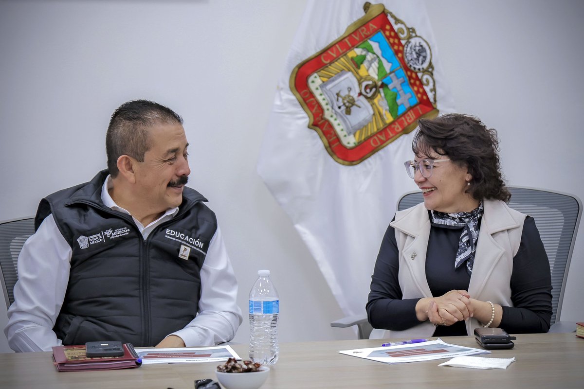 SeducEdoMex's tweet photo. ✨ ¡La Universidad Rosario Castellanos, llegará muy pronto al #EstadoDeMéxico! 

🏫El Srio. Miguel Ángel Hernández sostuvo una reunión con Alma Xóchitl Herrera, Rectora @UNRCastellanos para dar seguimiento a la construcción de 2 planteles en los municipios de #Chalco y #Naucalpan https://t.co/BX5Hp82Tit