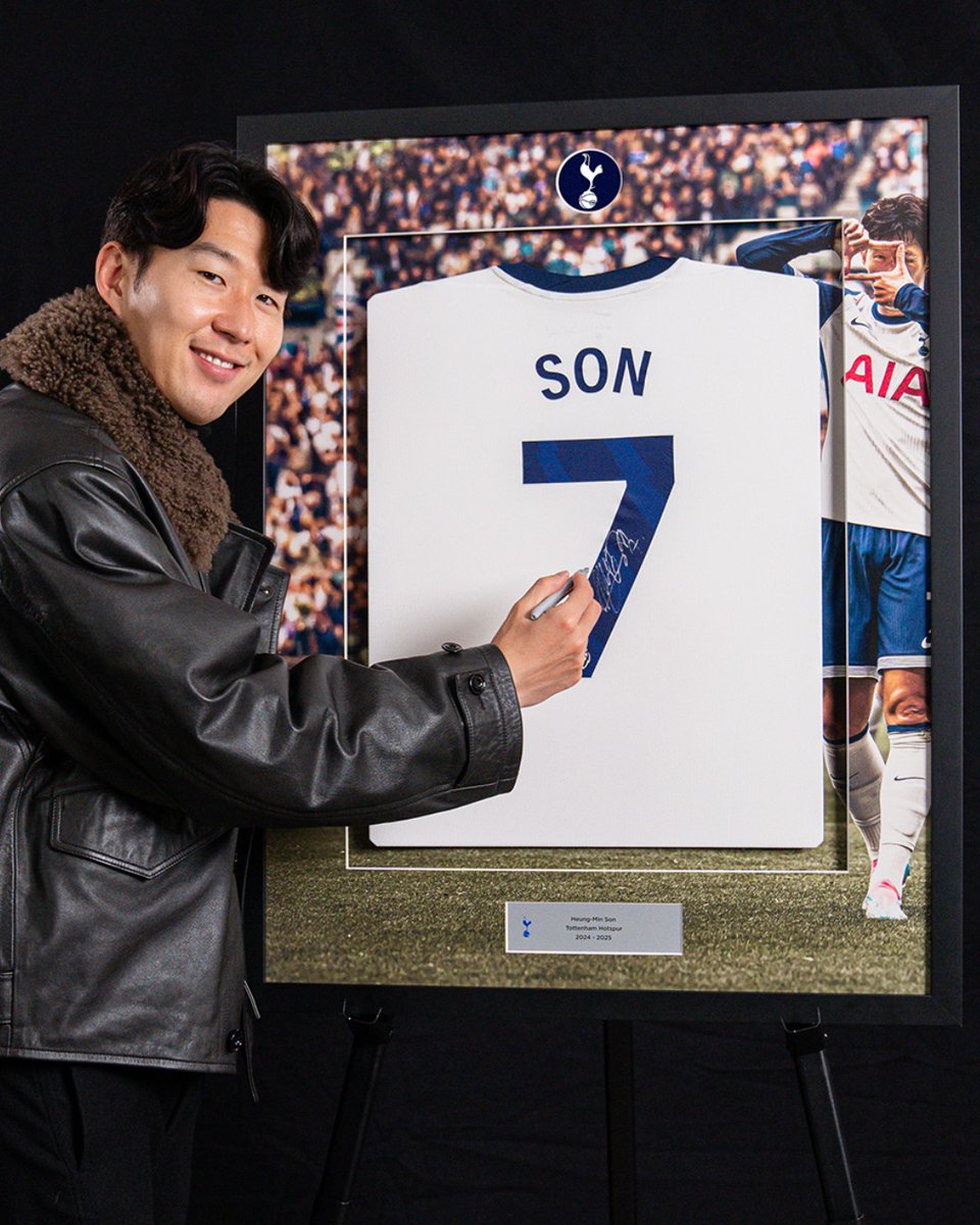 Frame_The_Game's tweet photo. 🏆🏃‍♂️ Chasing #UEL glory.

Cuti Romero and Son are back tonight as Spurs take on Frankfurt in a huge Europa League clash.

Can the lilywhite duo lead the charge? Immortalise them with a signed, framed shirt! https://t.co/I3gL43hQ5E