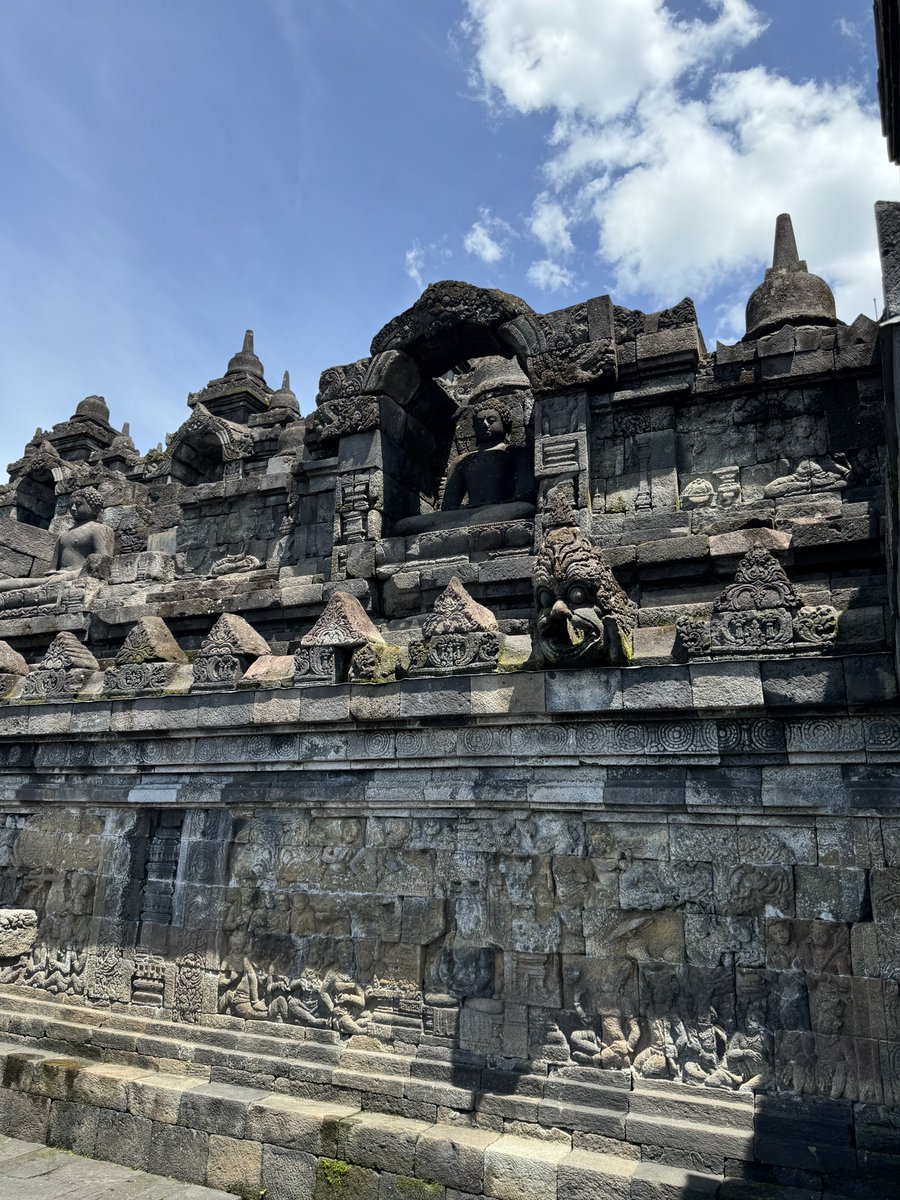 kooooichii's tweet photo. 振り返り、Yogyakarta 
ボロブドゥール寺院は圧巻でした。 https://t.co/dEGYp04GTa