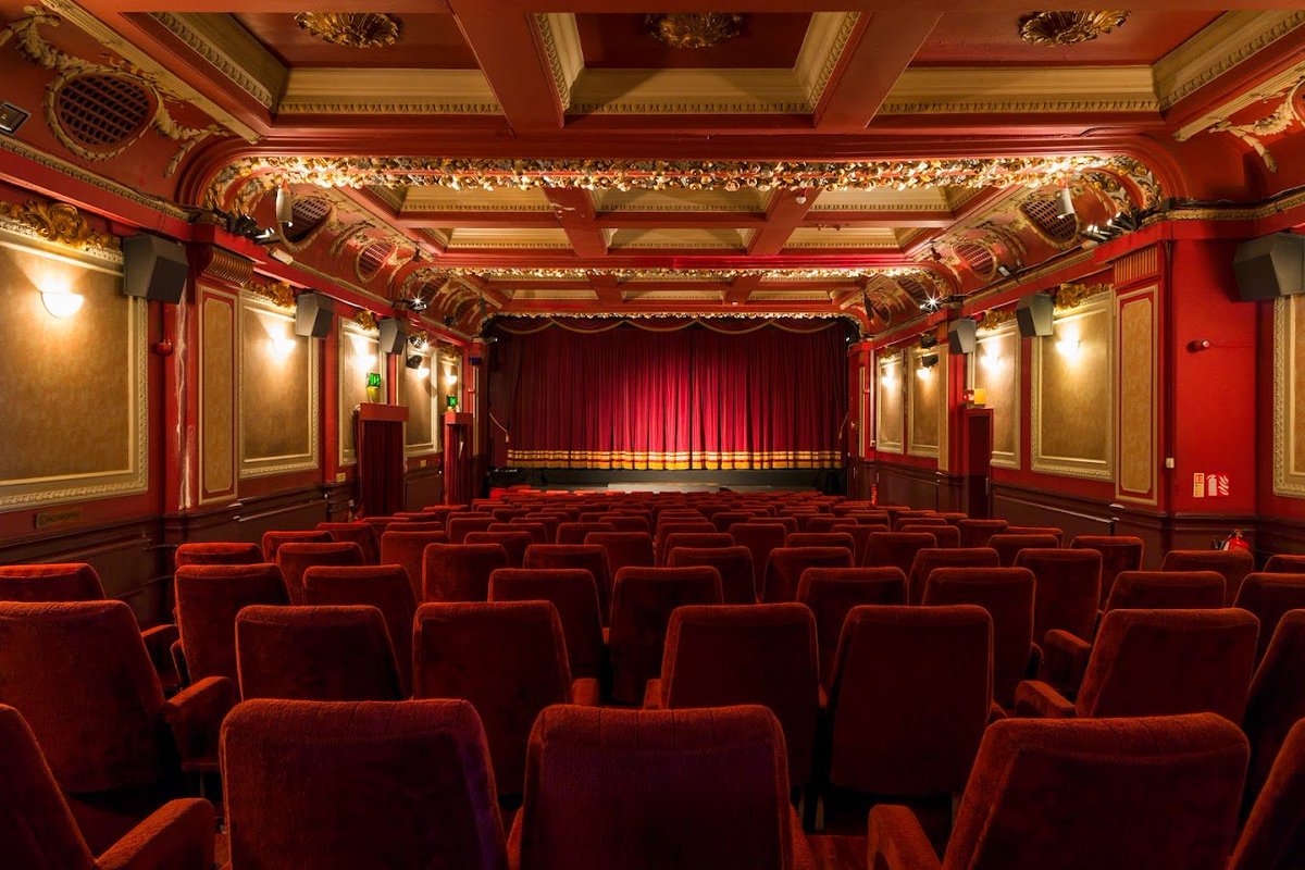 Una de las tantísimas cosas que tiene Londres es: lindos cines. Los extraño mucho. Desde el Picturehouse de Notting Hill (adjunto foto) hasta el Ciné Lumière de South Kensington.
Observen esta belleza: