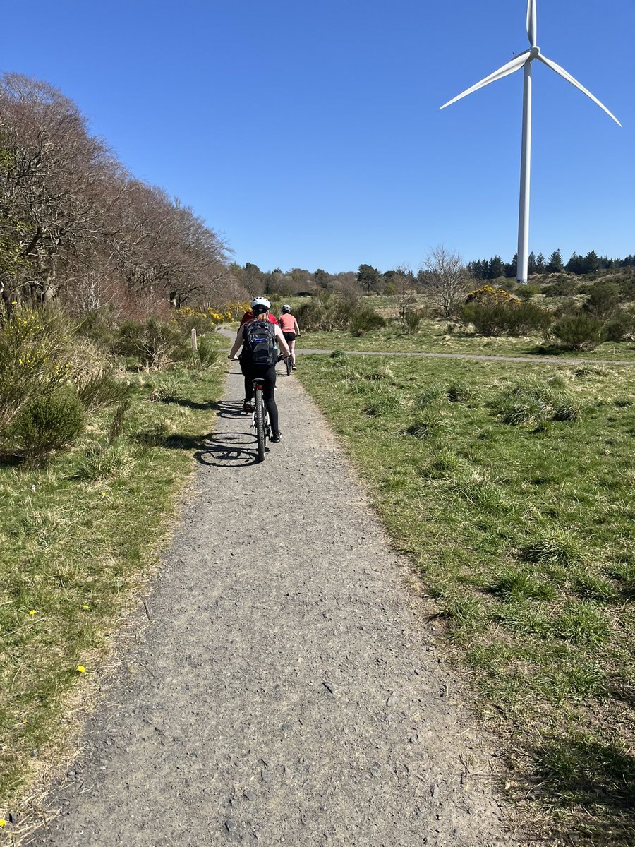 Class couple of days for the bike group  learning how to fix bikes then shred some trails. Weather no too bad either ☀️😎🔥 <a href="/YouthComplexCYC/">YouthComplex</a> <a href="/_Streetwise/">Streetwise</a>