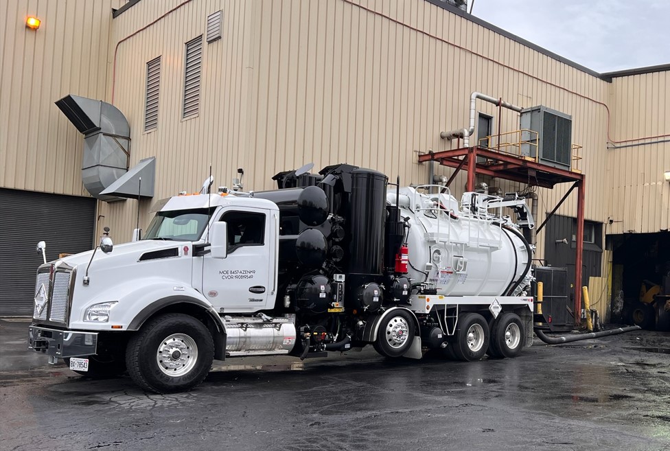 SpartanResponse's tweet photo. We work with our clients to solve their toughest Industrial Cleaning challenges. Our integrated confined space skills, code certified vac trucks &amp; specialized tools give us the ability to safely execute (tanks, furnace, pits, rail cars) to remove &amp; dispose of hazardous materials. https://t.co/1cyZqbBmAT