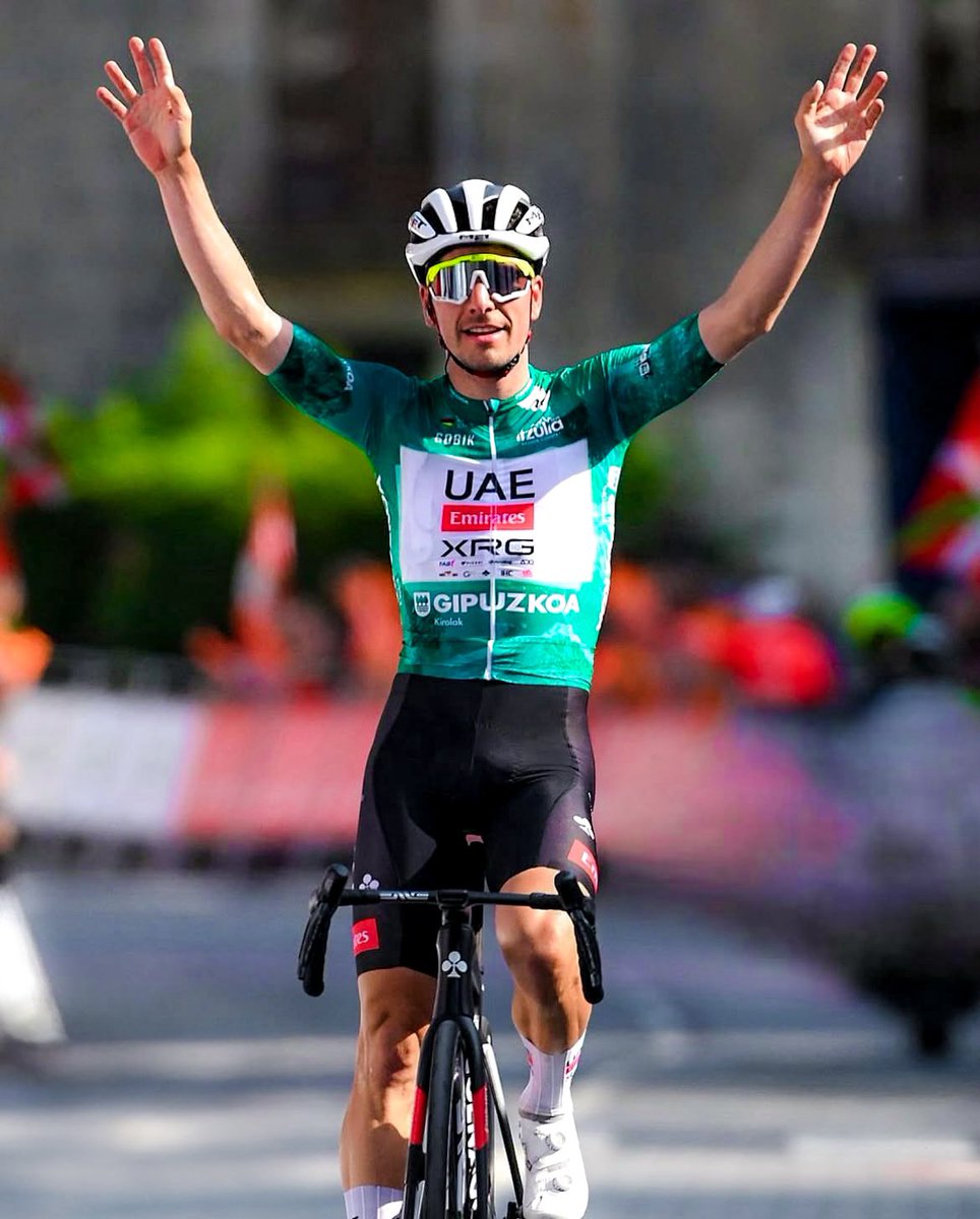 lucxsronald's tweet photo. BOTA LUME 🇵🇹 #Itzulia2025 https://t.co/Cxmod4WCIW
