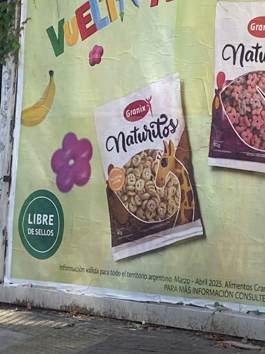 Qué lindo el Monito come bananas, el colibrí come flores y la jirafa cabezas humanas 💀