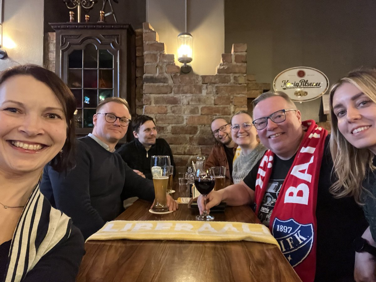 Nina Sneitz | LIB (@ninasneitz) on Twitter photo @liberaalipuolue Afterworkit käynnissä Kaislassa ja liberaalit kerääntyvät paikalle! Tervetuloa juttelemaan 🤗🧡
Paikalla mm <a href="/AarneLeinonen/">Aarne Leinonen LIB</a> <a href="/kimmoeriksson/">Kimmo Eriksson</a> <a href="/teogebhard/">Teo Gebhard</a> <a href="/MarjutU/">Marjut Uusmäe</a>
#kuntavaalit2025 @liberaalipuolue Afterworkit käynnissä Kaislassa ja liberaalit kerääntyvät paikalle! Tervetuloa juttelemaan 🤗🧡
Paikalla mm <a href="/AarneLeinonen/">Aarne Leinonen LIB</a> <a href="/kimmoeriksson/">Kimmo Eriksson</a> <a href="/teogebhard/">Teo Gebhard</a> <a href="/MarjutU/">Marjut Uusmäe</a>
#kuntavaalit2025