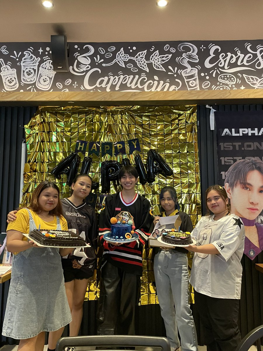 vistaaarjops's tweet photo. I may not be expressive at laging man naming inaasar si alpha, Alam nya naman kung ganon namin sya kamahal at gaano namin sya sinusuportahan for the start until now.
#1stOne_ALPHA #1stOne_AlamMoBa #AlphanationAtFive https://t.co/8AhzQ7xx75