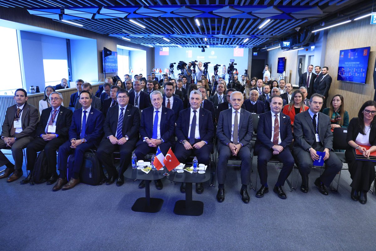 NailOlpak's tweet photo. Türkiye-Şili İş Forumu'muzu @ticaret Bakanımız @omerbolatTR, @ChileMFA Bakanı @AlbertoKlaveren, Bakan Y. @mustuzcu, BE Rodrigo Arcos, @deikiletisim İş Kons. Başkanı Ahmet Bilge Anbarlılar ve iş dünyası temsilcilerimizin katılımıyla, DEİK'te gerçekleştirdik.

Köklü dostluk bağlarına sahip olduğumuz Şili ile sadece ticaret hacmimizi yükseltmekle kalmayacağımıza, coğrafi olarak birbirimizden uzak olsak bile ikili yatırımları da artıracağımıza inanıyor, toplantımızın ve bakanlıklarımız arasında imzalanan Mutabakat Zaptı'nın hayırlı olmasını diliyorum.

#İşimizTicariDiplomasi